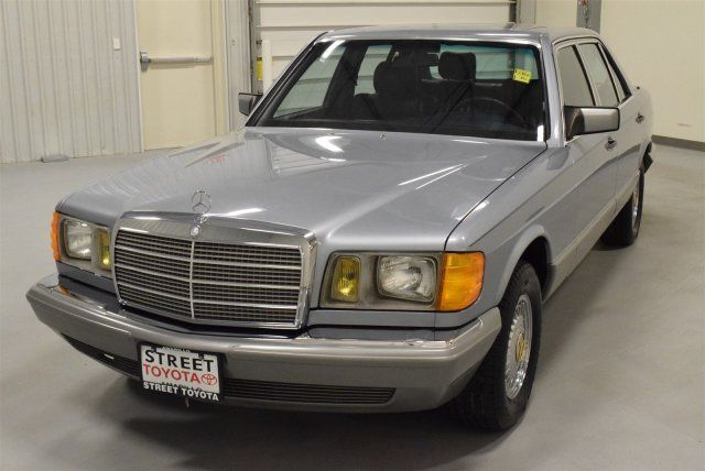 1984 Blue Mercedes-Benz 500 Sel Sedan