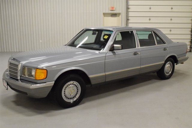 1984 Blue Mercedes-Benz 500 Sel Sedan