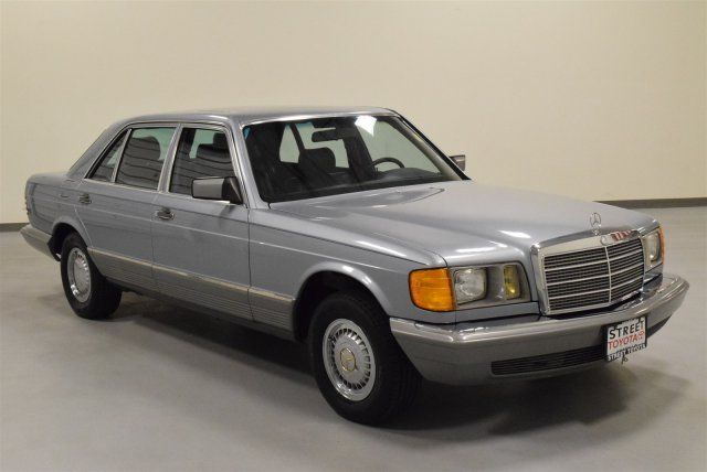 1984 Blue Mercedes-Benz 500 Sel Sedan