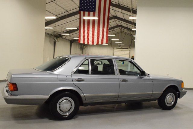 1984 Blue Mercedes-Benz 500 Sel Sedan