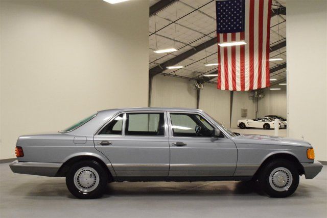 1984 Blue Mercedes-Benz 500 Sel Sedan