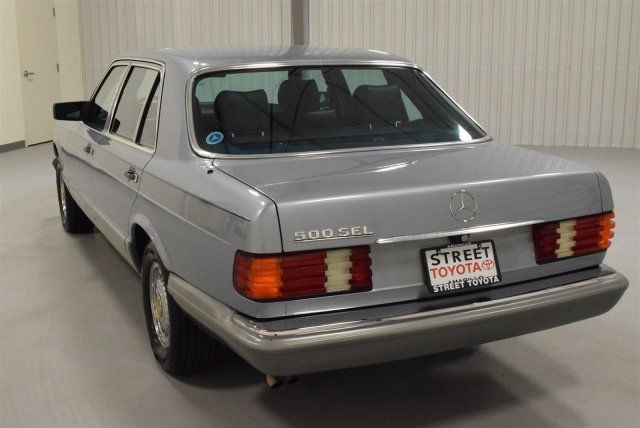 1984 Blue Mercedes-Benz 500 Sel Sedan