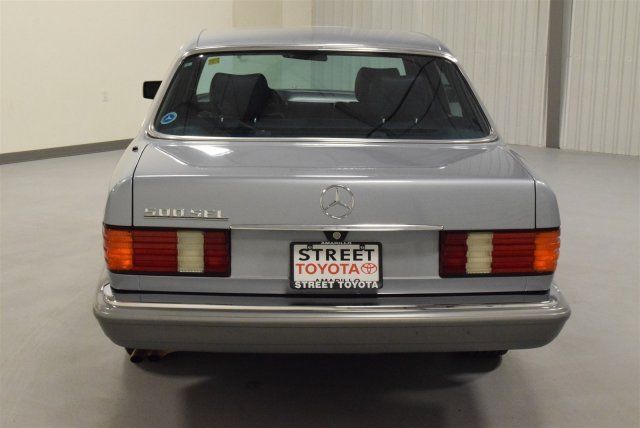 1984 Blue Mercedes-Benz 500 Sel Sedan