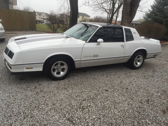1984 White Chevrolet Monte Carlo Coupe