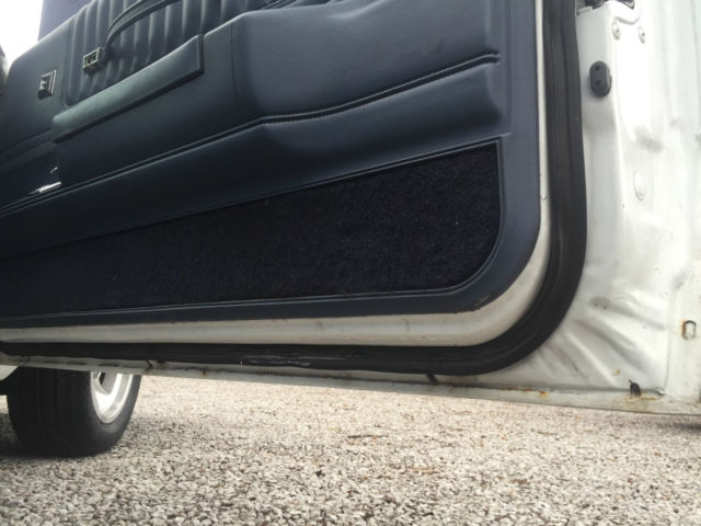 1984 White Chevrolet Monte Carlo Coupe