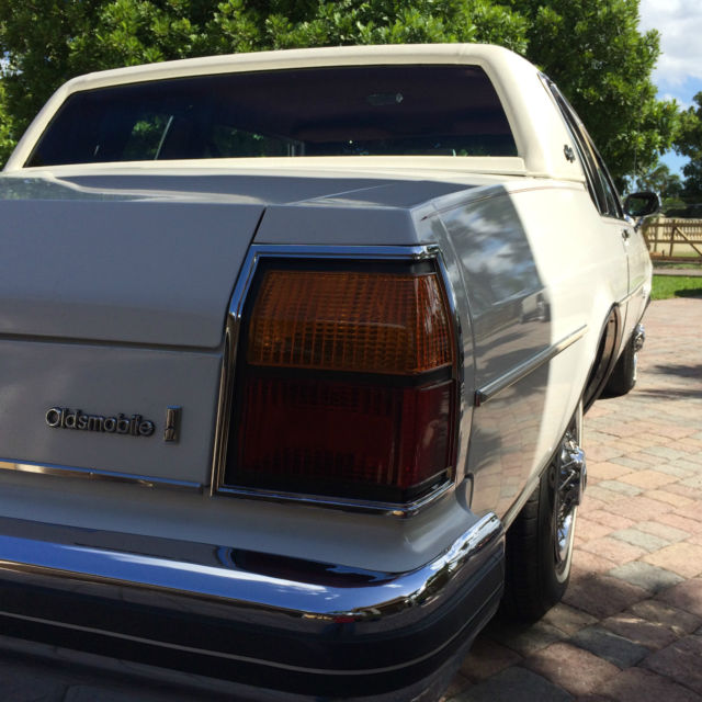 1984 White Oldsmobile Delta 88 Coupe