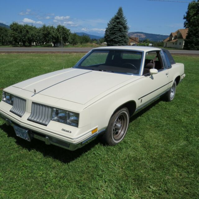 1984 White Oldsmobile Cutlass Coupe