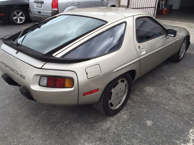 1984 silver Porsche 928