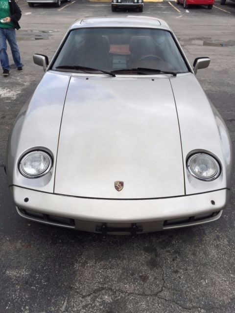 1984 silver Porsche 928
