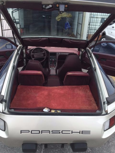 1984 silver Porsche 928