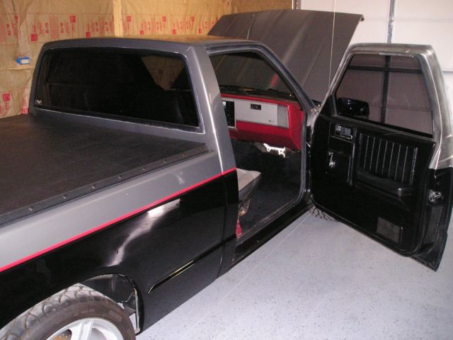 1984 Black and Gray Chevrolet S-10 Standard Cab Pickup