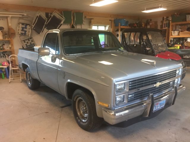 1984 Silver Chevrolet Silverado 1500