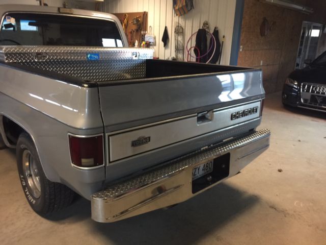 1984 Silver Chevrolet Silverado 1500