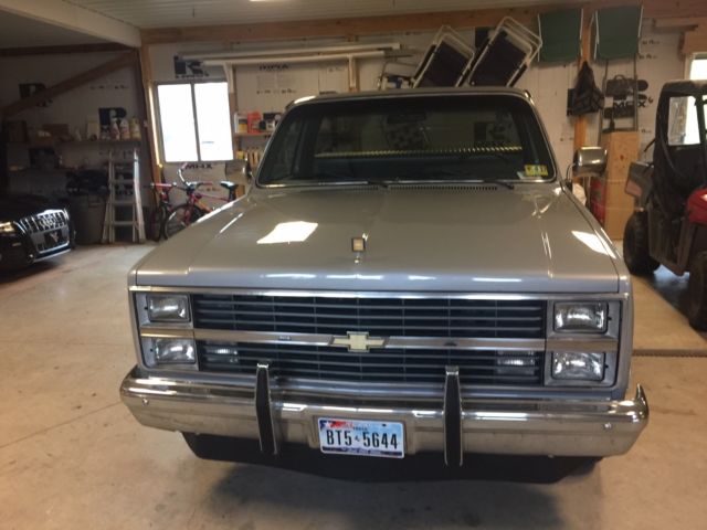 1984 Silver Chevrolet Silverado 1500