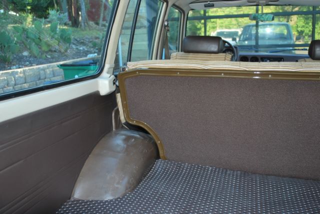 1984 tan Toyota Land Cruiser 4 door