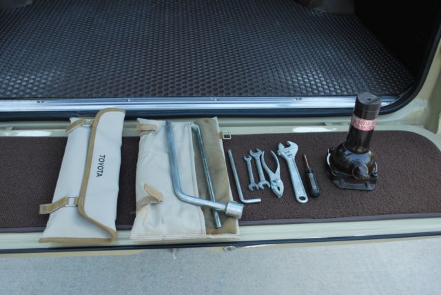 1984 tan Toyota Land Cruiser 4 door