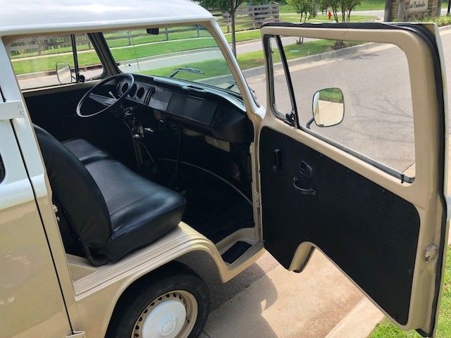 1980 Beige Volkswagen Bus/Vanagon Crew Cab Pickup