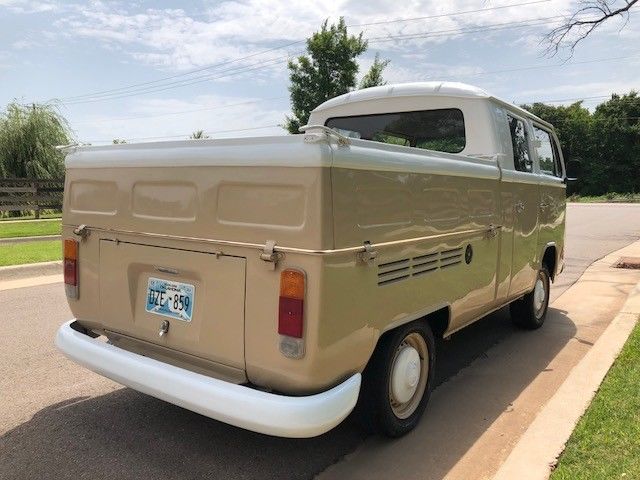 1980 Beige Volkswagen Bus/Vanagon Crew Cab Pickup