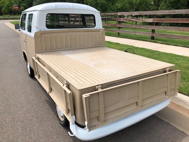 1980 Beige Volkswagen Bus/Vanagon Crew Cab Pickup