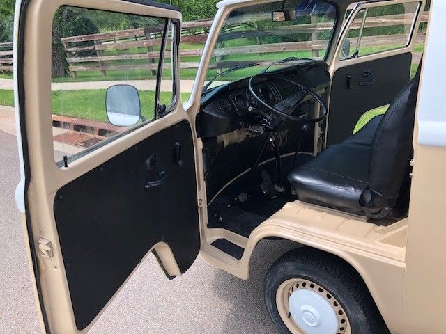 1980 Beige Volkswagen Bus/Vanagon Crew Cab Pickup