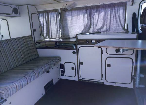 1984 White Volkswagen Bus/Vanagon