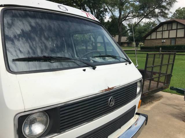 1984 White Volkswagen Bus/Vanagon