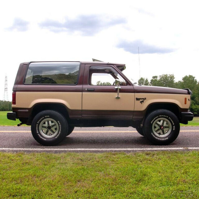 1984 Brown Ford Bronco II SUV