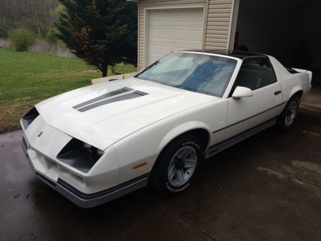1984 White Chevrolet Camaro Coupe