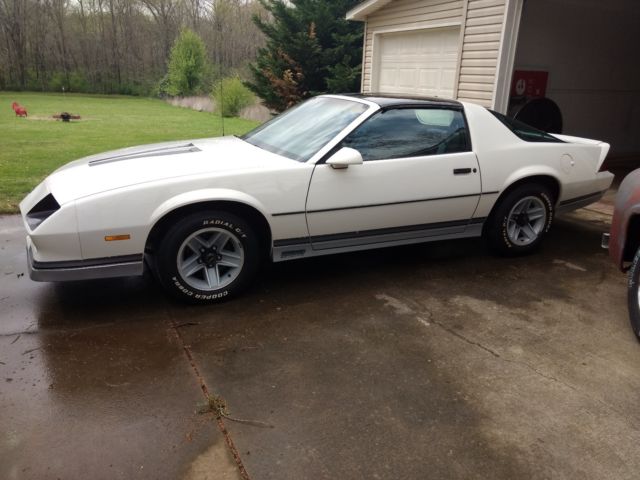 1984 White Chevrolet Camaro Coupe