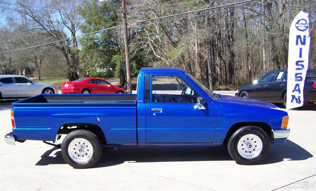 1985 Blue Toyota Pickup