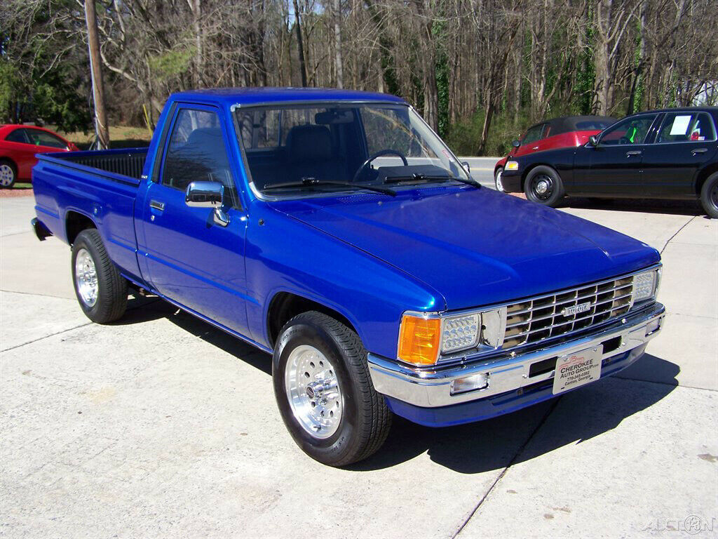 1985 Blue Toyota Pickup