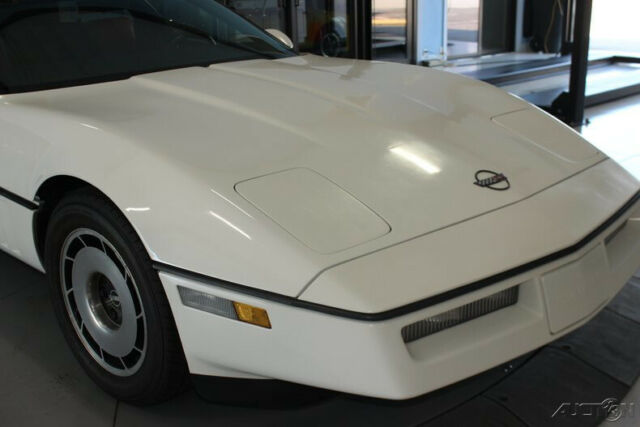 1985 White Chevrolet Corvette
