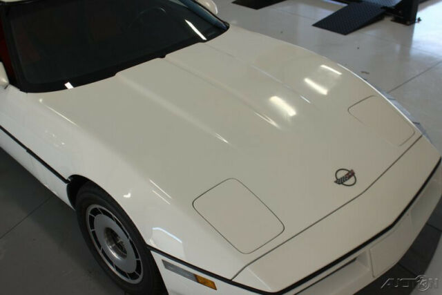 1985 White Chevrolet Corvette