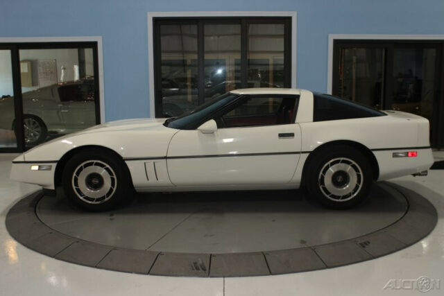 1985 White Chevrolet Corvette
