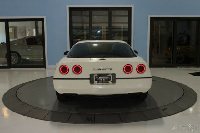 1985 White Chevrolet Corvette