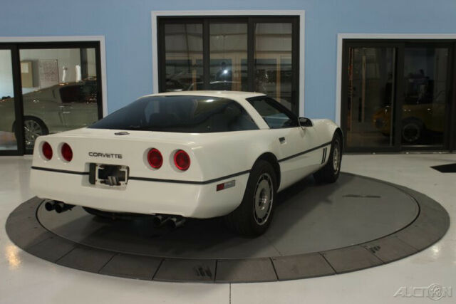 1985 White Chevrolet Corvette