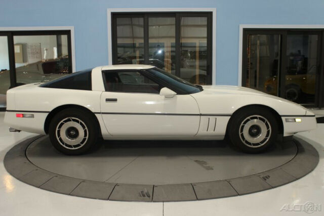 1985 White Chevrolet Corvette