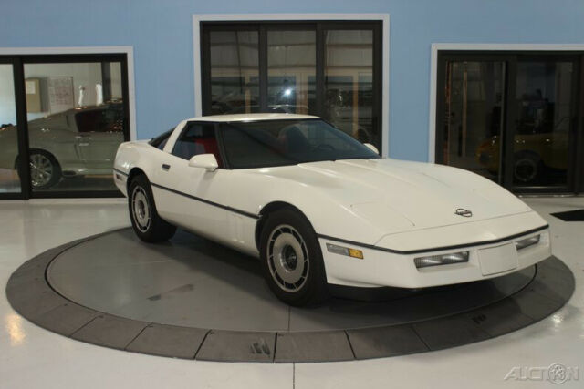 1985 White Chevrolet Corvette