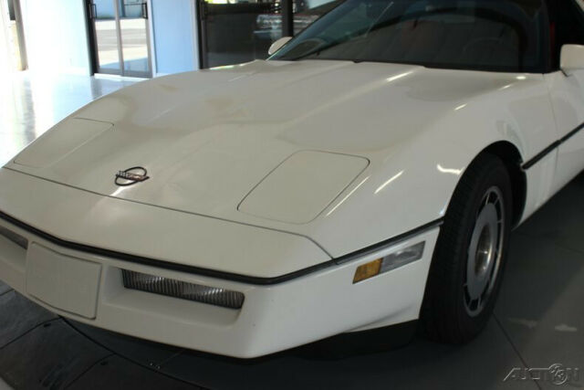 1985 White Chevrolet Corvette