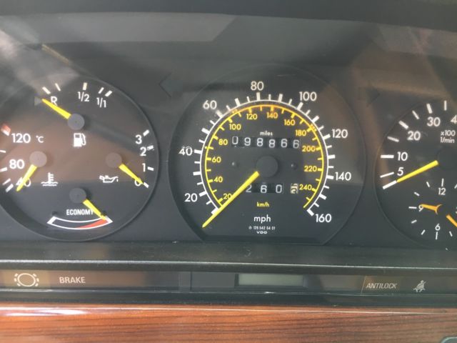 1985 White Mercedes-Benz 300-Series Sedan