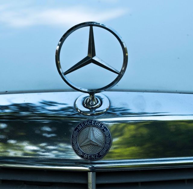 1985 White Mercedes-Benz 300-Series Station wagon