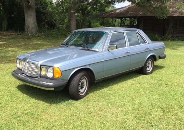1985 Crystal blue metallic Mercedes-Benz 300-Series Sedan