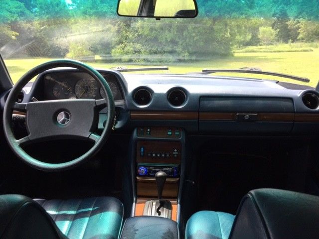 1985 Crystal blue metallic Mercedes-Benz 300-Series Sedan