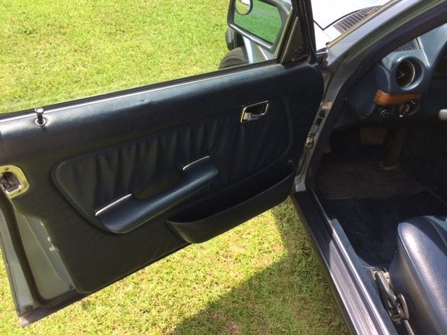 1985 Crystal blue metallic Mercedes-Benz 300-Series Sedan