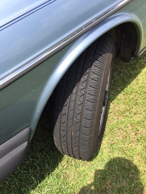 1985 Crystal blue metallic Mercedes-Benz 300-Series Sedan