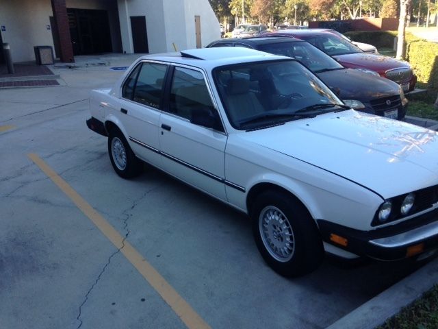 1985 White BMW 3-Series Sedan