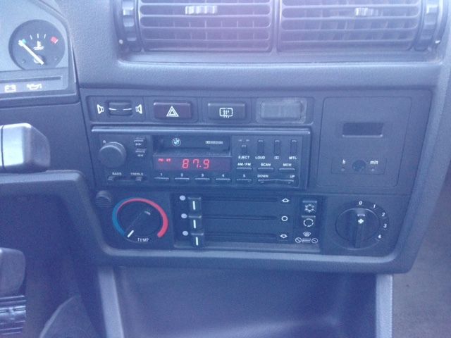 1985 White BMW 3-Series Sedan