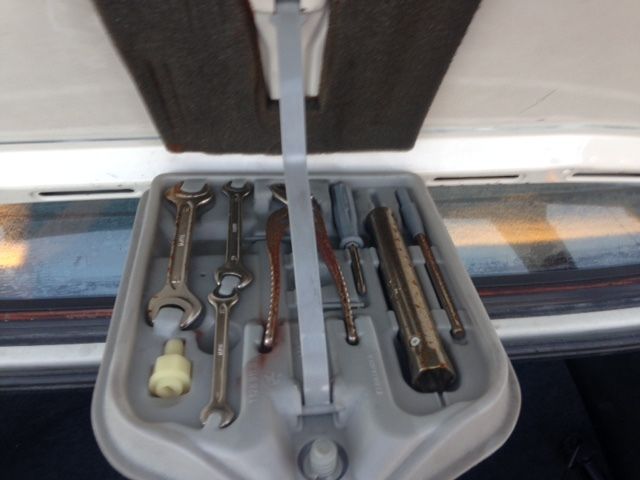 1985 White BMW 3-Series Sedan