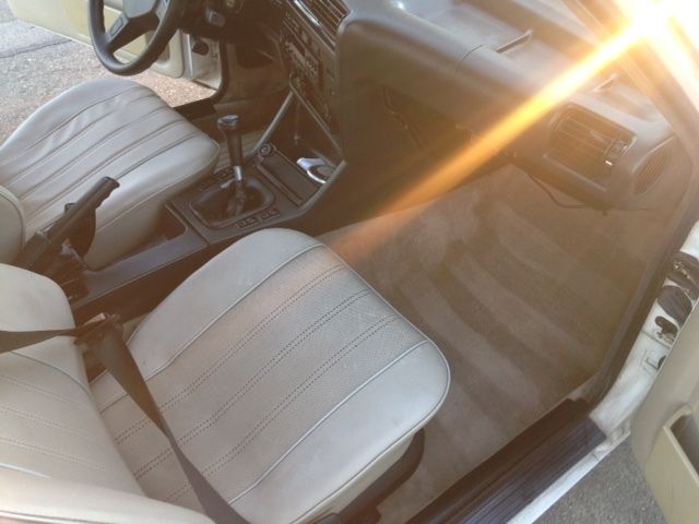 1985 White BMW 3-Series Sedan