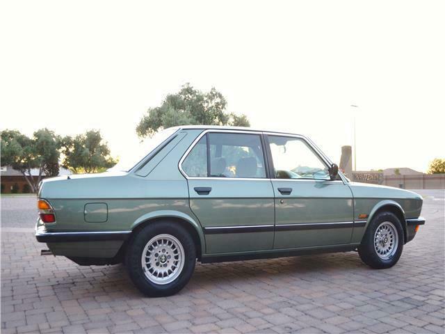 1985 Green BMW 518I 4-Door